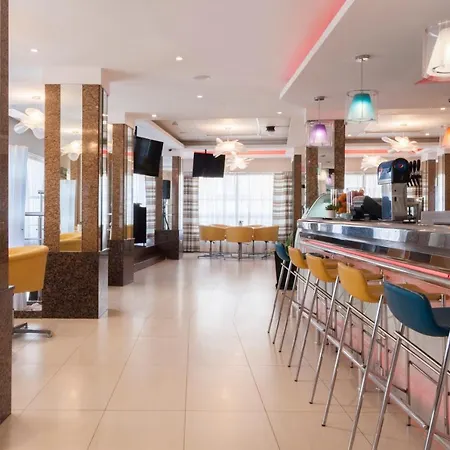 By Alexandra Hotel Saint Julian's