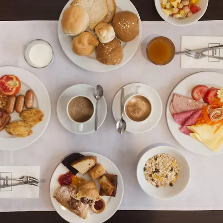 By Alexandra Ξενοδοχείο Saint Julian's