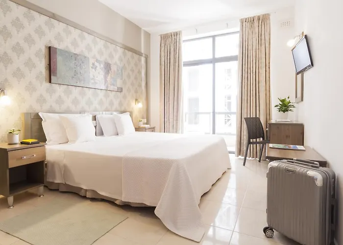 By Alexandra Hotel Saint Julian's